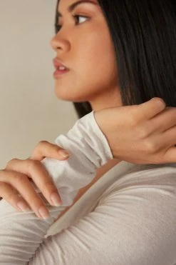 Ultralight Modal With Cashmere V-Neck Top 12 Ultralight Modal With Cashmere V-Neck Top -intimissimi shop CLD28W231I DT1W