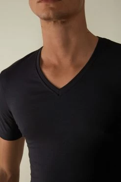 Stretch Supima® Cotton T-Shirt With V Neck 10 Stretch Supima® Cotton T-Shirt With V Neck -intimissimi shop CMU12B800 DT1W