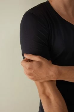 Stretch Supima® Cotton T-Shirt With V Neck 11 Stretch Supima® Cotton T-Shirt With V Neck -intimissimi shop CMU12B800 DT2W