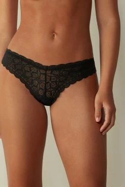 intimissimi shop 26 80s-Style Lace Brazilian Briefs