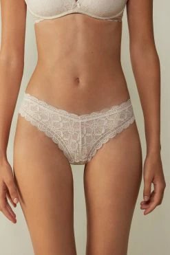 intimissimi shop 28 80s-Style Lace Brazilian Briefs