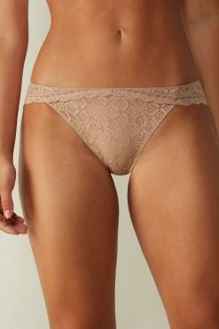 Low-Rise Lace Briefs